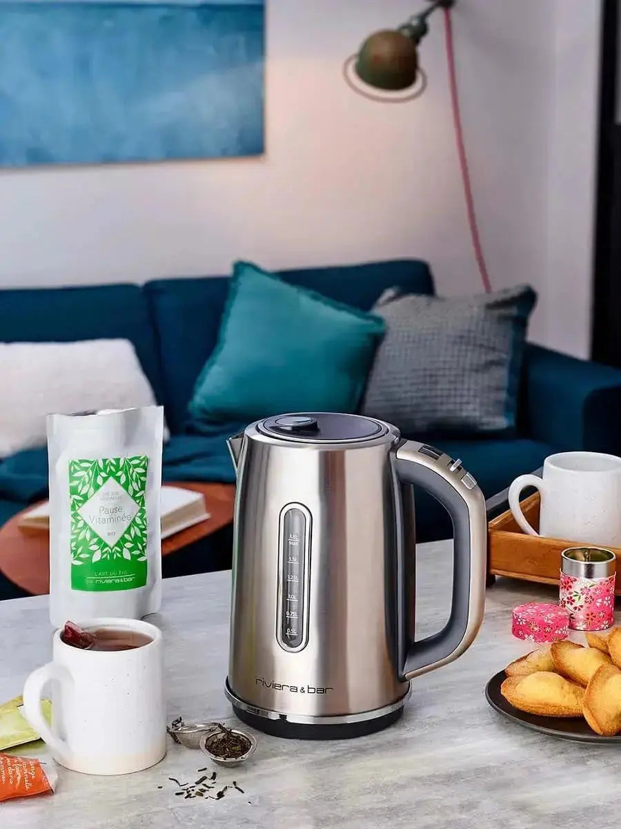 Roestvrijstalen elektrische theepot.