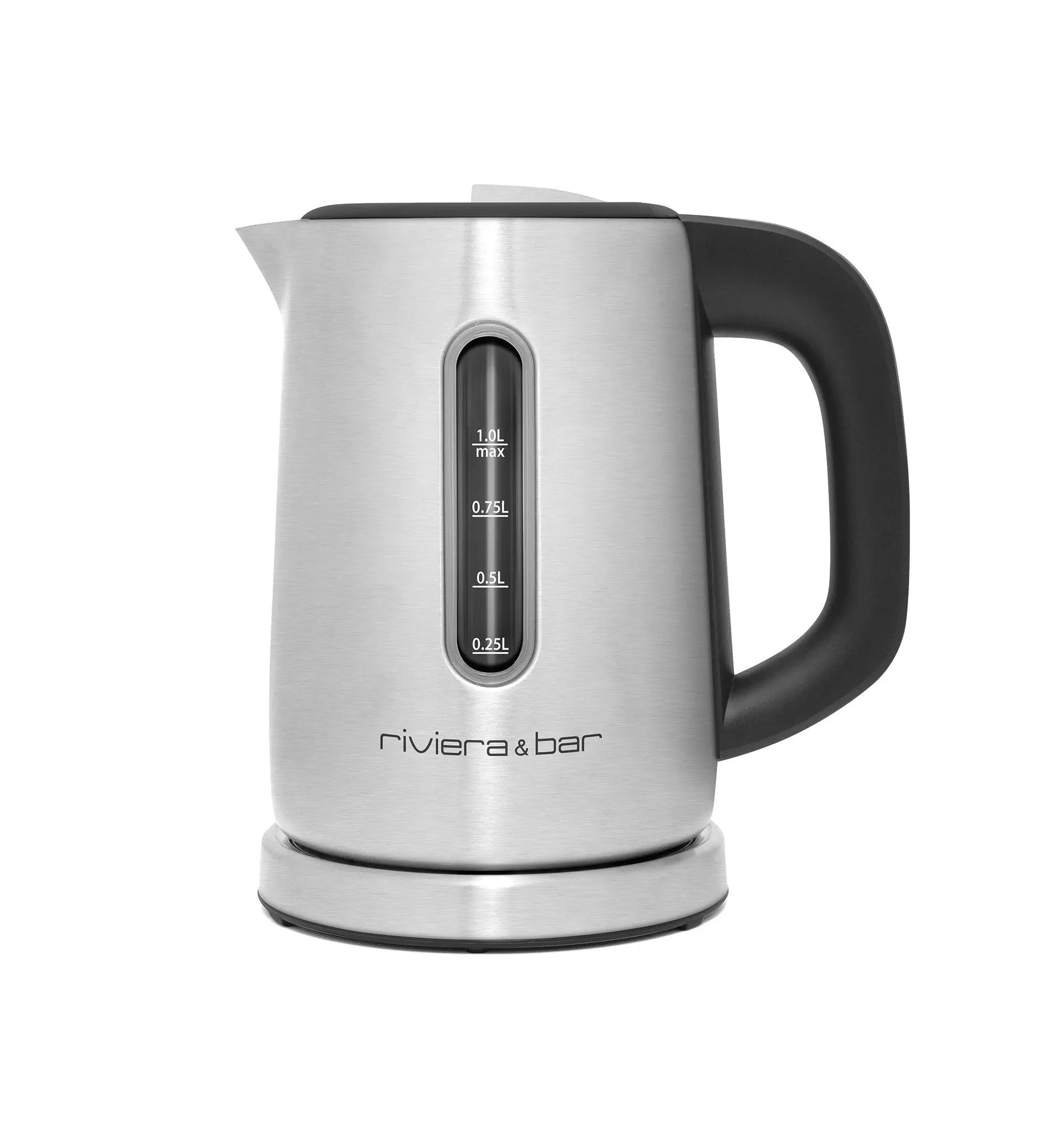 Roestvrijstalen waterkoker met zwart handvat.