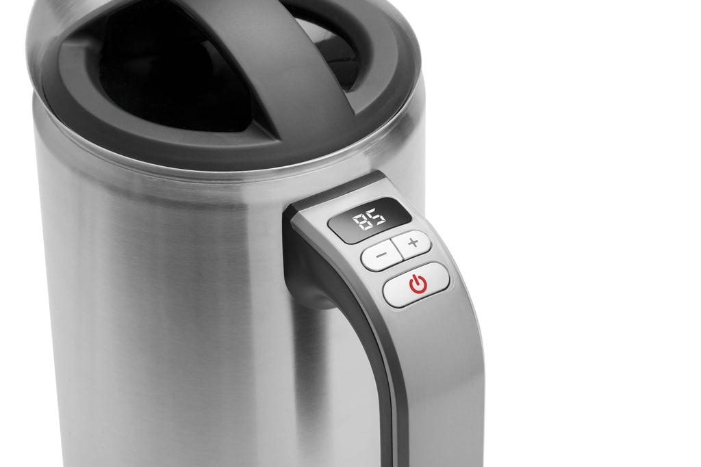 Roestvrijstalen waterkoker met handvat en grijs bedieningsscherm.