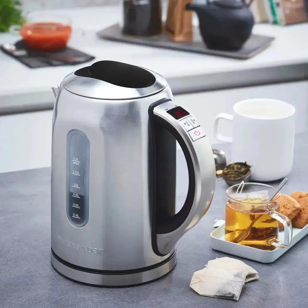 Roestvrijstalen elektrische waterkoker met digitaal display.