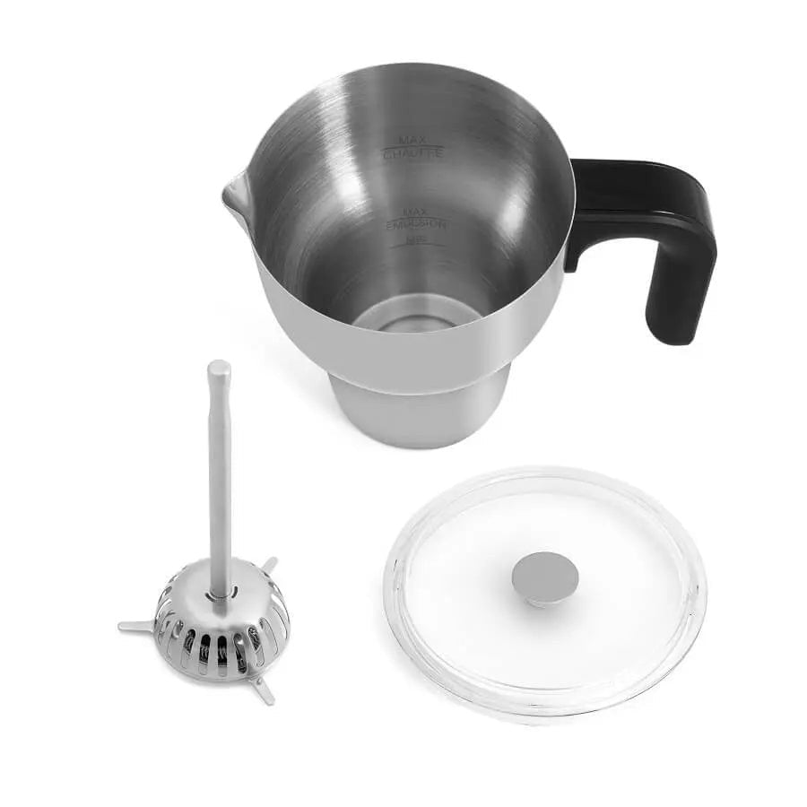 Roestvrijstalen melkkan met deksel en opschuimer.