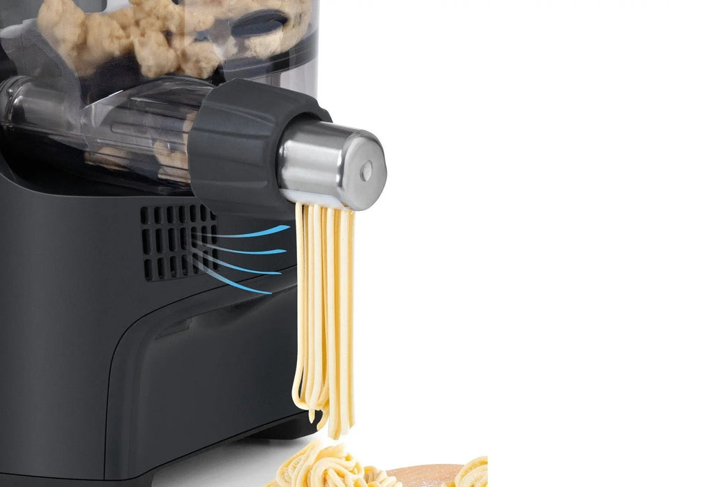Elektrische pastamachine voor het maken van spaghetti.
