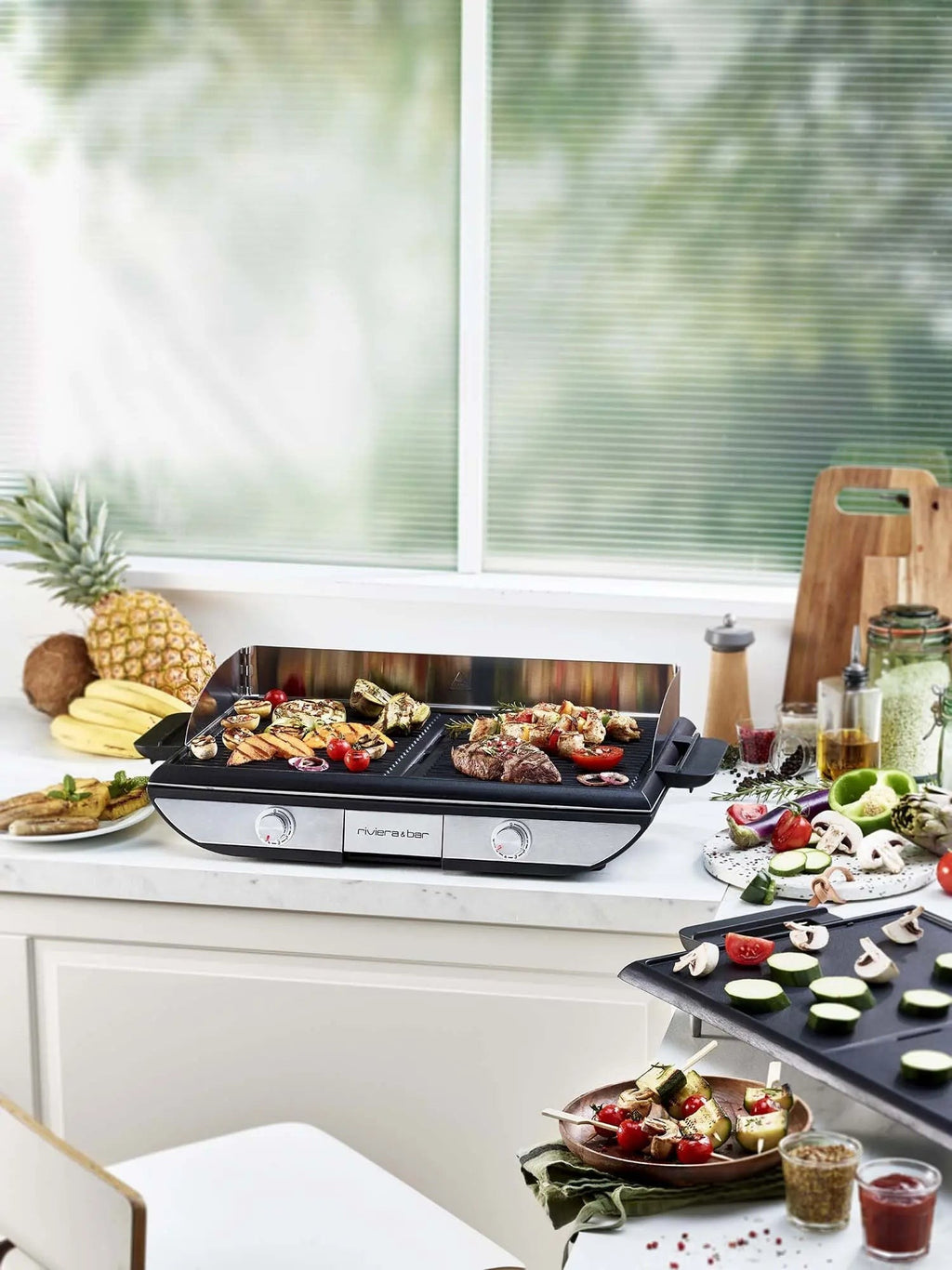 Grill Riviera & Bar met verse groenten en fruit.