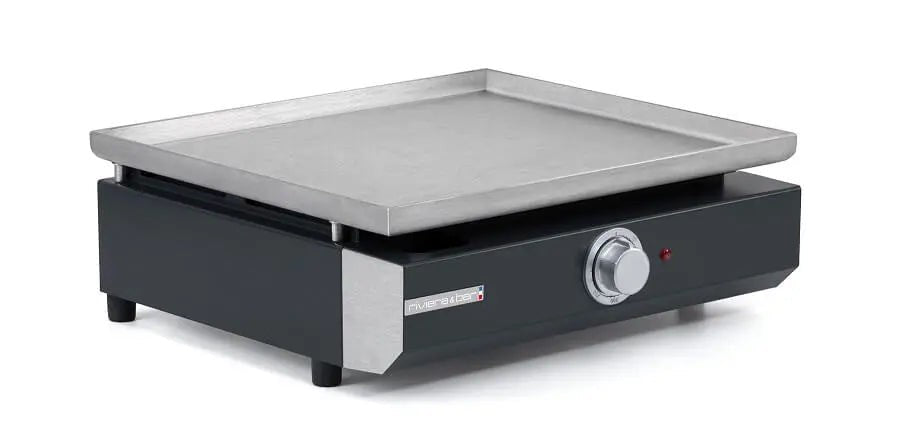 Grijze en roestvrijstalen tafelgrill.