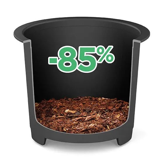 Zwarte pot met substraat, 85% korting.