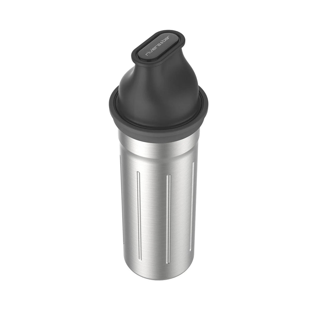 Isotherm fles van roestvrij staal met een zwarte deksel.