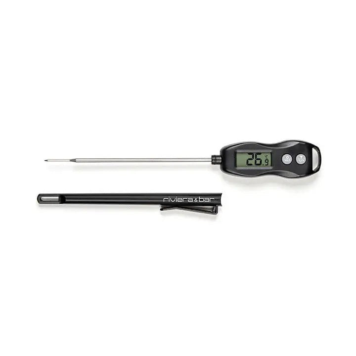 Digitale keukenthermometer met roestvrijstalen sonde en zwarte hoes.